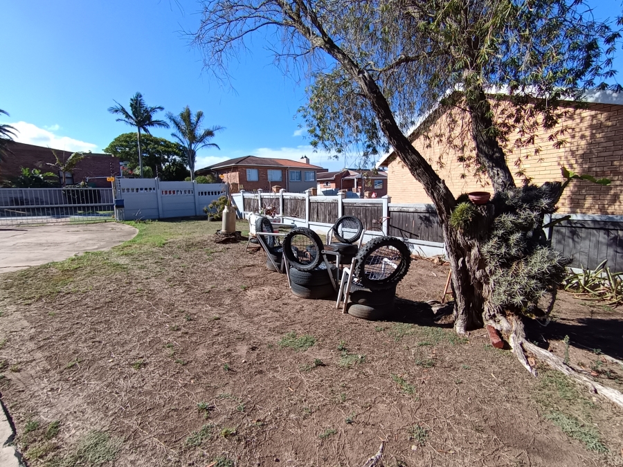 3 Bedroom Property for Sale in Wavecrest Eastern Cape